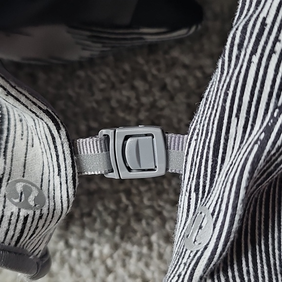 Lululemon Men's Fast and Free Rulu Running Gloves in an Airform Jacquard/Asphalt - Picture 5 of 5